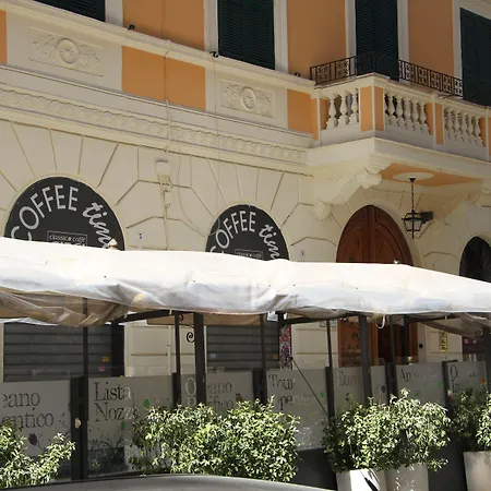 Domus-Romantica-Exterior