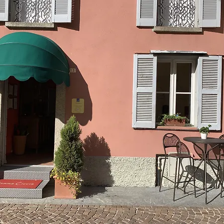 Mamma-Ciccia-Hotel-Mandello-del-Lario-Exterior