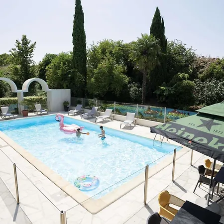 Ibis-Styles-Cognac-Hotel-Chateaubernard-Swimming-Pool