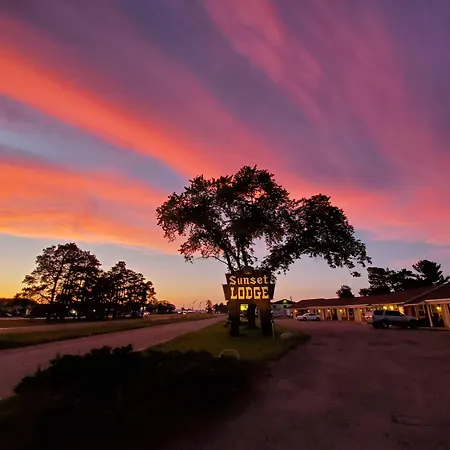 Sunset-Lodge-Escanaba-Beach