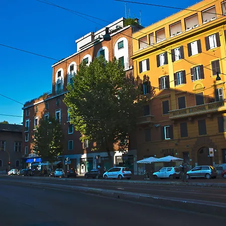 A-Trastevere-Da-M-E-Rome-Exterior