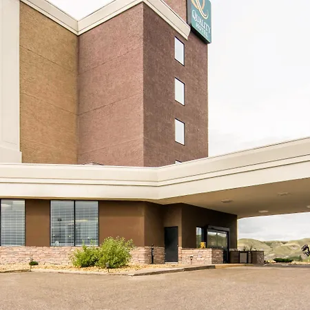 Quality-Hotel-Drumheller-Exterior