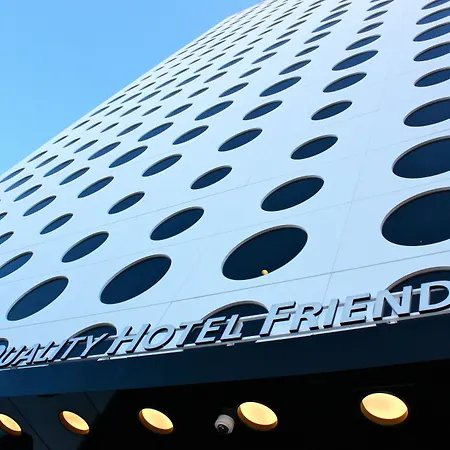 Quality-Hotel-Strawberry-Arena-Solna-Exterior