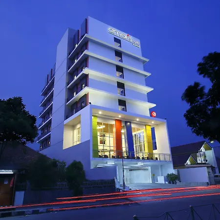 Amaris-Hotel-Dr-Susilo-Grogol-Jakarta-Exterior