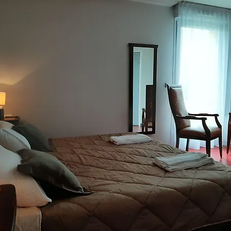 Logis-Hotel-Restaurant-Le-Grand-Terre-Chartronges-Room