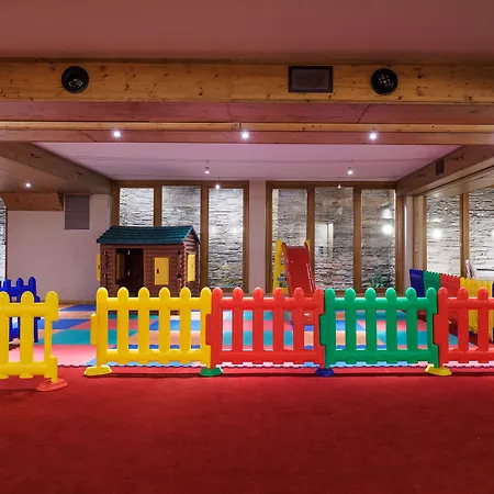 Hotel-Piandineve-Passo-del-Tonale-Exterior