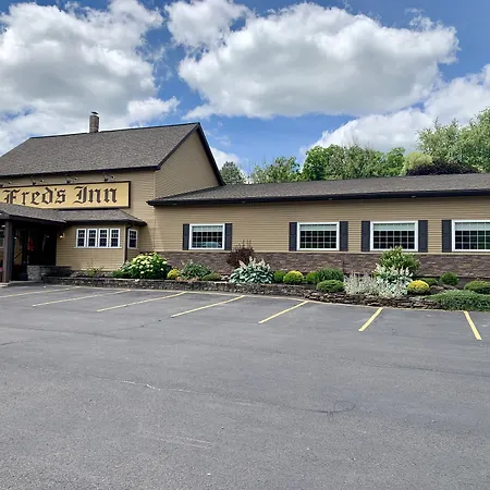 FredS-Inn-Restaurant-Lodging-Norwich-Exterior