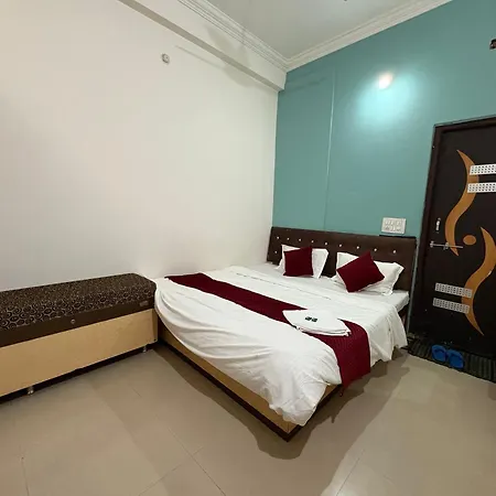 Hotel-Chaitanya-Maheshwar-Beds