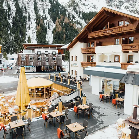 Hotel-Mittagskogel-Pitztal-Sankt-Leonhard-im-Pitztal-Business