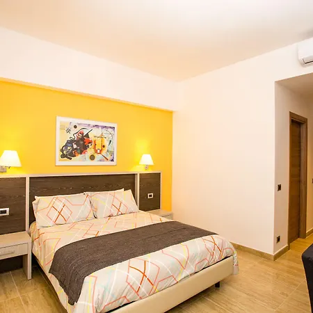 TrastevereS-Friends-Rome-Room