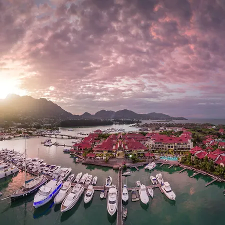 Eden-Bleu-Hotel-Skyline