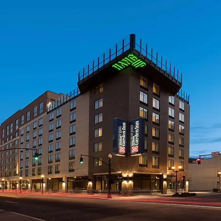 Hilton-Garden-Inn-Louisville-Downtown-Exterior