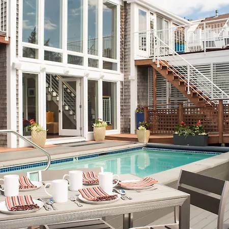 8-Dyer-Hotel-Provincetown-Exterior