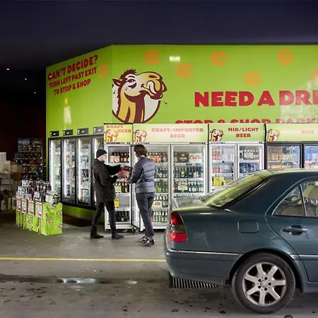The-Terrace-At-The-Settlement-Motel-Cranbourne-Exterior