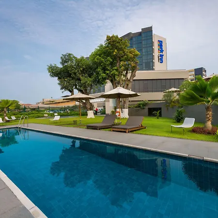 Park-Inn-By-Radisson-Libreville-Exterior