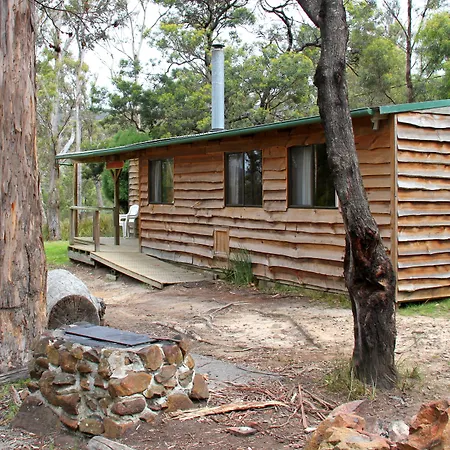 Gumleaves-Bush-Holidays-Little-Swanport-Exterior