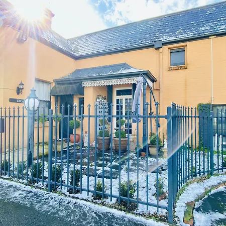 The-Mews-Motel-Launceston-Exterior