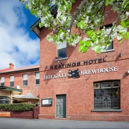 Holgate-Brewhouse-Hotel-Woodend-Exterior