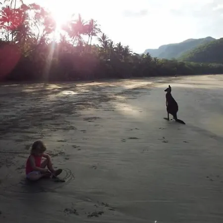 Seaforth-Holiday-Units-Beach