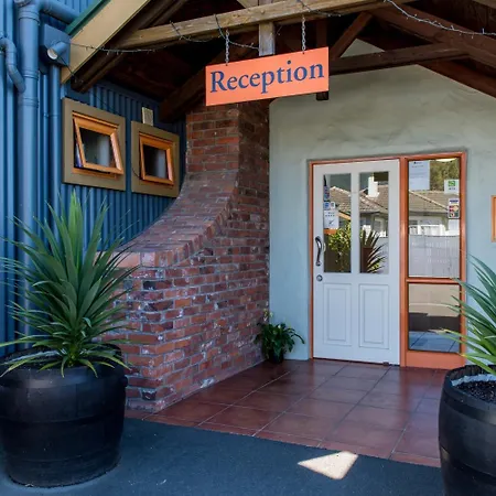 Gladstone-Motel-Richmond-Exterior