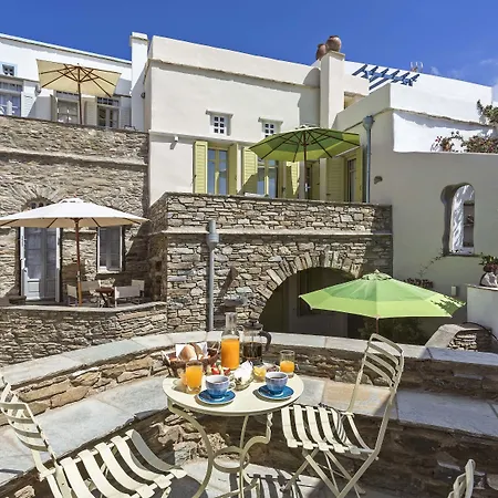 Crossroads-Inn-Traditional-Lodging-Tripotamos-Exterior