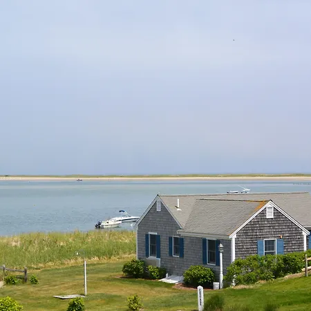 The-Hawthorne-Motel-Chatham-Exterior