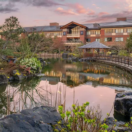 Best-Western-Premier-Boulder-Falls-Inn-Lebanon-Exterior