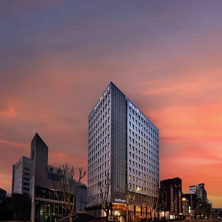 Mayplace-Hotel-Seoul-Exterior