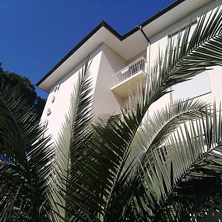 Milano-Hotel-Marina-di-Pietrasanta-Exterior