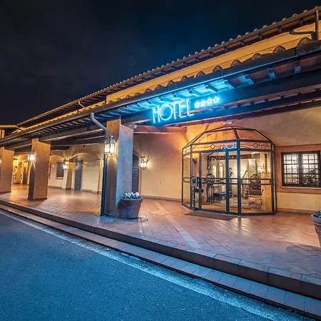 Hotel-Boccaccio-Calcinaia-Exterior