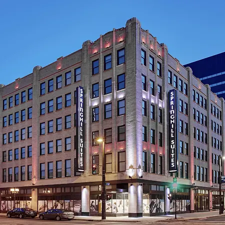 Springhill-Suites-By-Marriott-Milwaukee-Downtown-Exterior