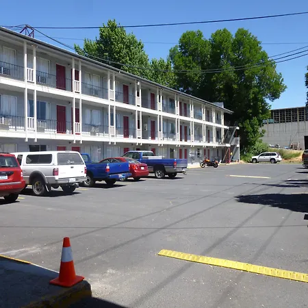 Cougar-Land-Motel-Pullman-Exterior