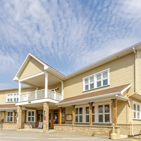 Le-Gaspesiana-Hotel-Sainte-Flavie-Exterior