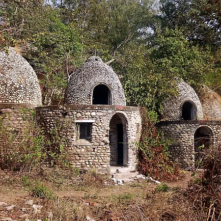 Hotel-Yog-Vashishth-Rishikesh-Exterior