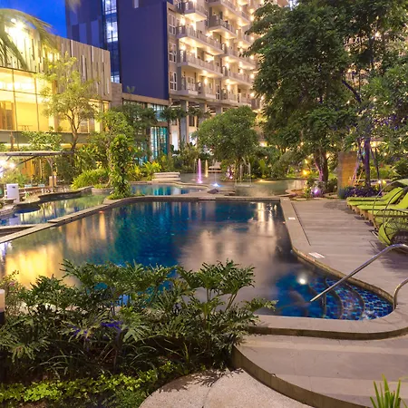 Holiday-Inn-Cikarang-Jababeka-By-Ihg-Swimming-Pool