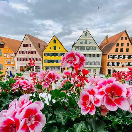 Hotel-Gasthaus-Zur-Sonne-Dinkelsbuehl-Exterior