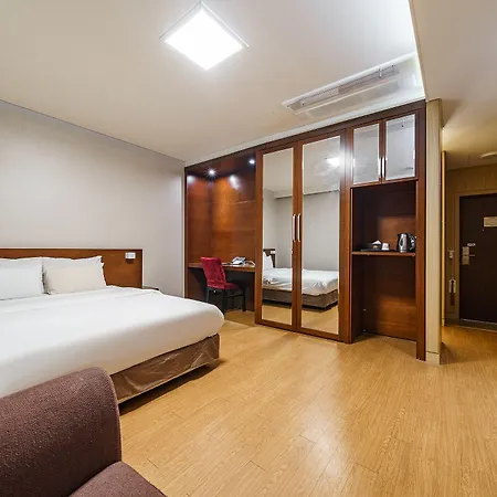 Korea-Tourist-Hotel-Suwon-Room