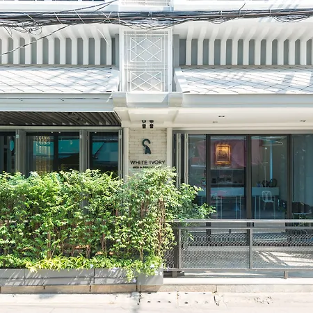 White-Ivory-Bed-And-Breakfast-Bangkok-Exterior