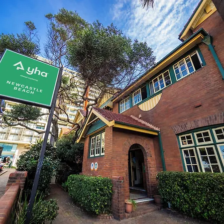 Yha-Newcastle-Beach-Exterior