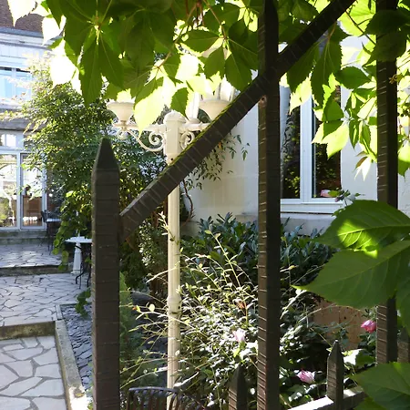 Logis-Hotel-Restaurant-Le-Cheval-Blanc-Blere-Exterior