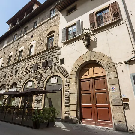 Residenza-DEpoca-Historia-Luxury-Boutique-Hotel-Florence-Exterior