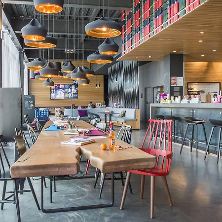 Moxy-Aberdeen-Airport-Dyce-Fast-Food