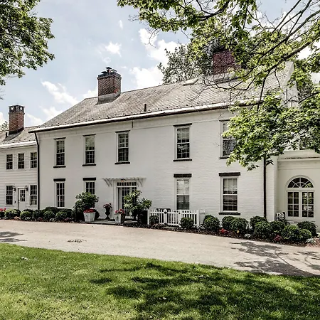 Stagecoach-Inn-Goshen-Exterior