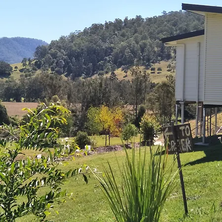 Greenlee-Cottages-Canungra-Exterior