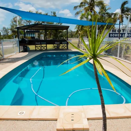 Birch-Motel-Bowen-Previously-Known-As-Bowen-Arrow-Motel-Swimming-Pool