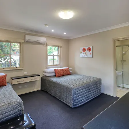 Prince-Of-Wales-Hotel-Gulgong-Room