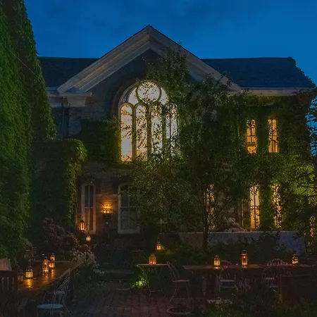 Church-Des-Artistes-Kingston-Exterior