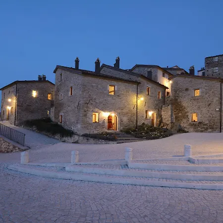 Borgotufi-Albergo-Diffuso-Castel-del-Giudice-Exterior