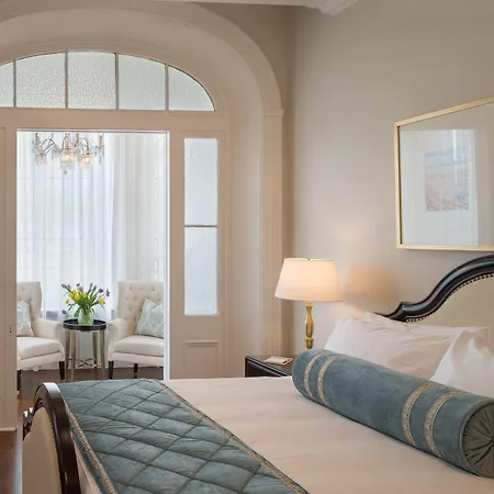 Sydney-Boutique-Inn-Suites-Charlottetown-Room