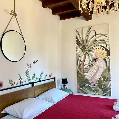 Chez-Madame-Hotel-Ferrara-Room